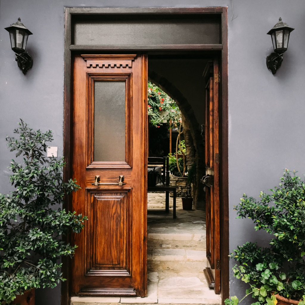 Portes d'entrée en bois et aluminium